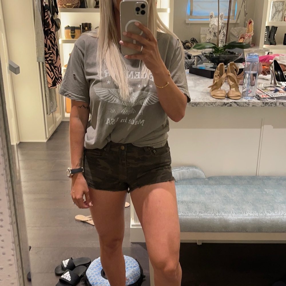 Vici Camo Shorts size S